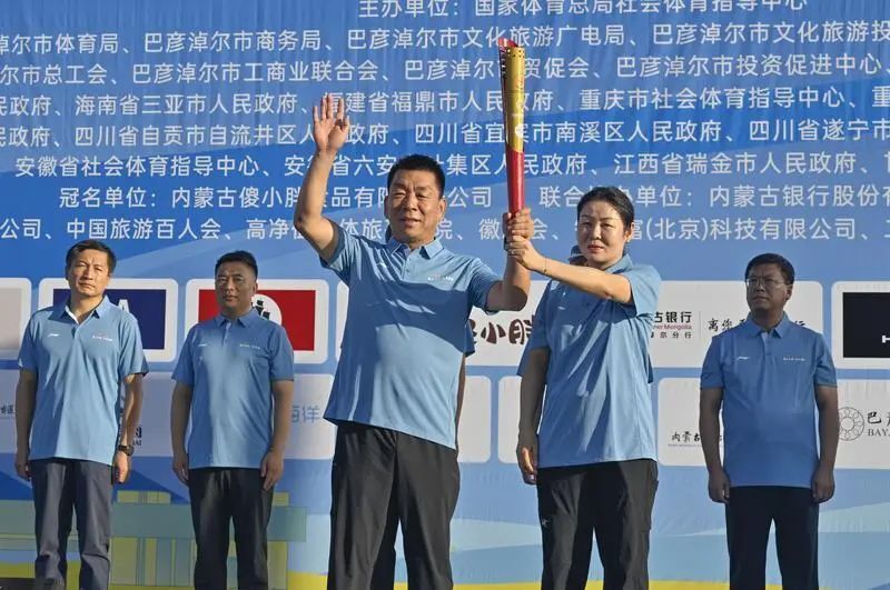 奔向水鸟飞, 实习记者