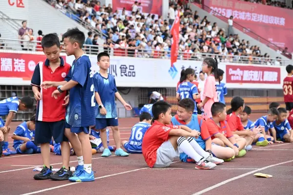 简称, 李波摄, 吸引市民全